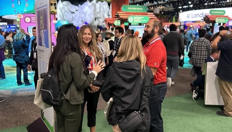 Anita and Stéphane (Riva) speaking with people at Dreamforce.